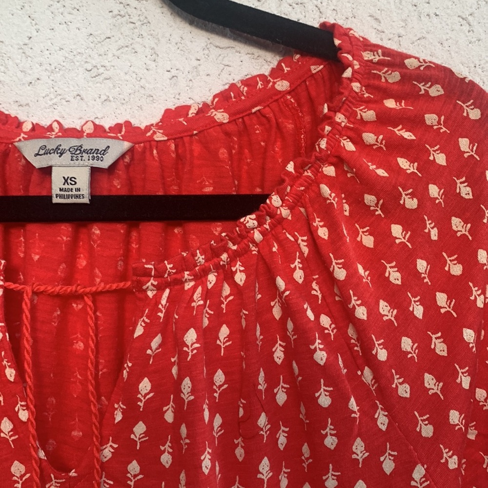 Lucky Brand red with white printed long sleeve blouse tie neck elastic cuffs